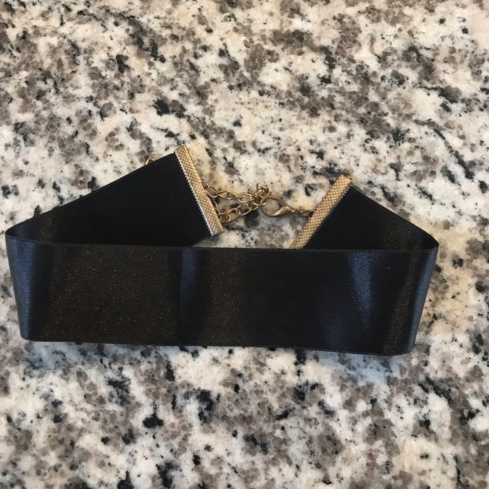 Black satiny choker